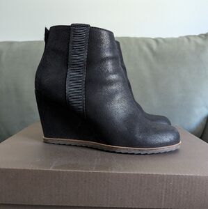 Linea Paolo Winslet Wedge bootie 5.5